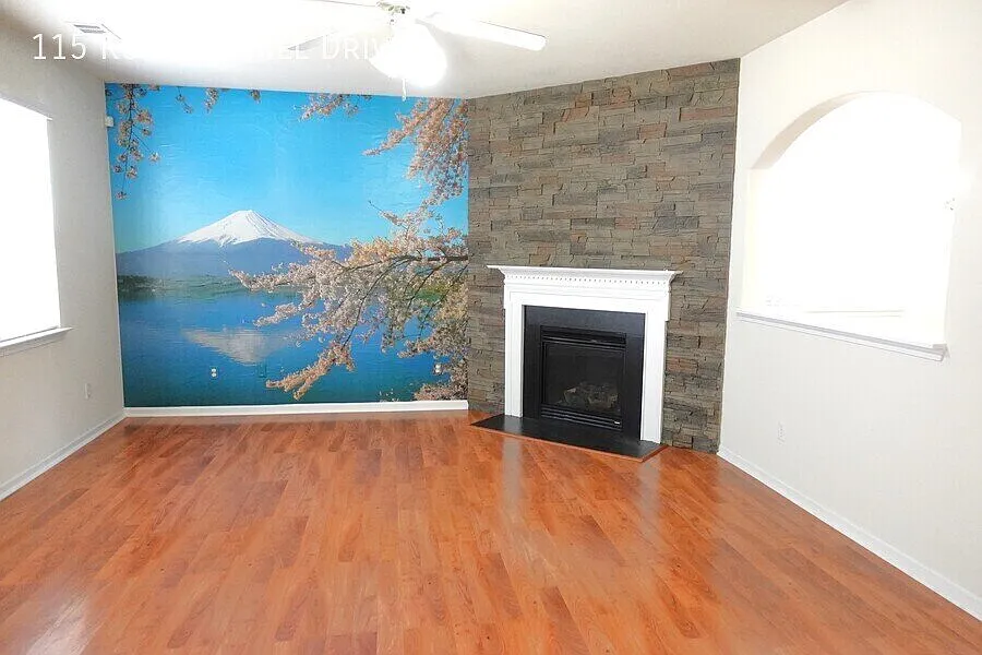 4 bed, 2.5 bath, 2470 sqft, $2,190 — Photo 3