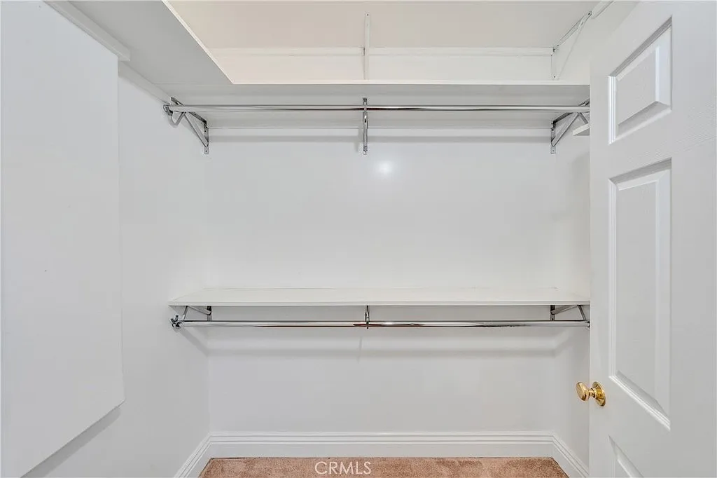 2 bed, 4866 sqft, $2,500 — Photo 4