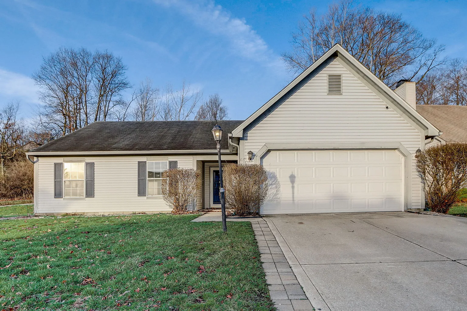 736 Acorn Woods Dr photo 1
