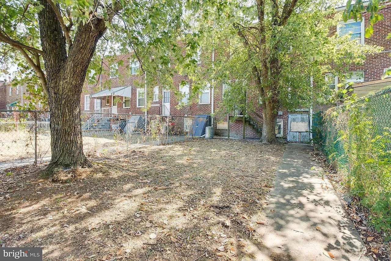 2 bed, 1400 sqft, $1,000 — Photo 1