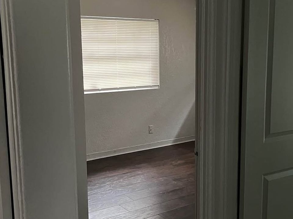 2nd image of 9906 Ridge Blvd #2