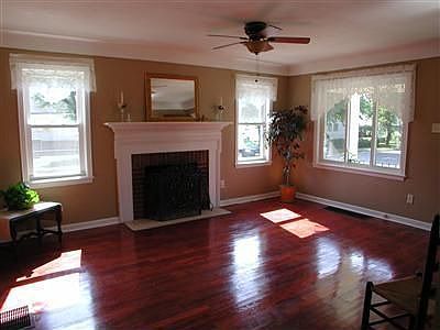 2nd image of 1853 Tuttle Ave