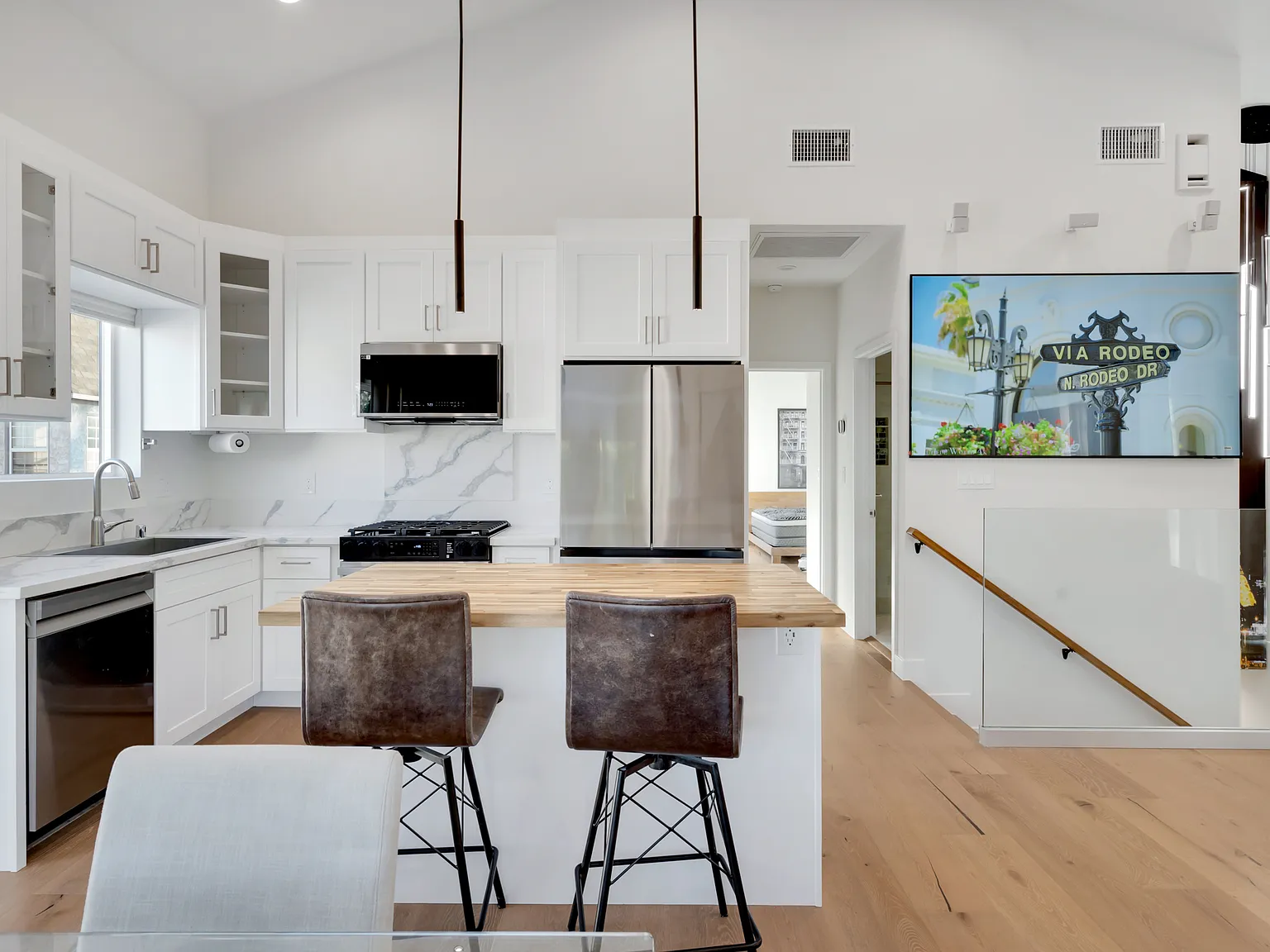 3 bed, 1600 sqft, $7,495 — Photo 4