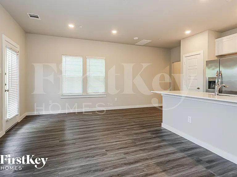 18322 W Centro Cir — Photo 8
