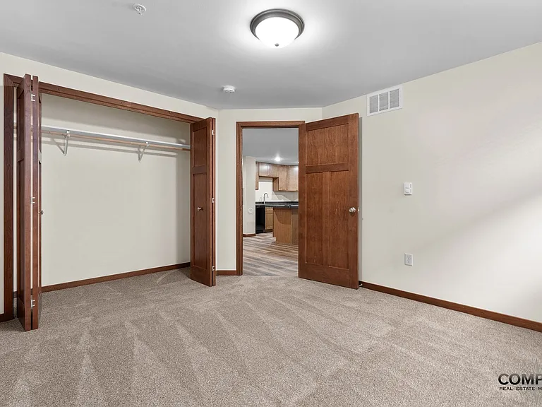610 Gray St Apartments — Photo 30