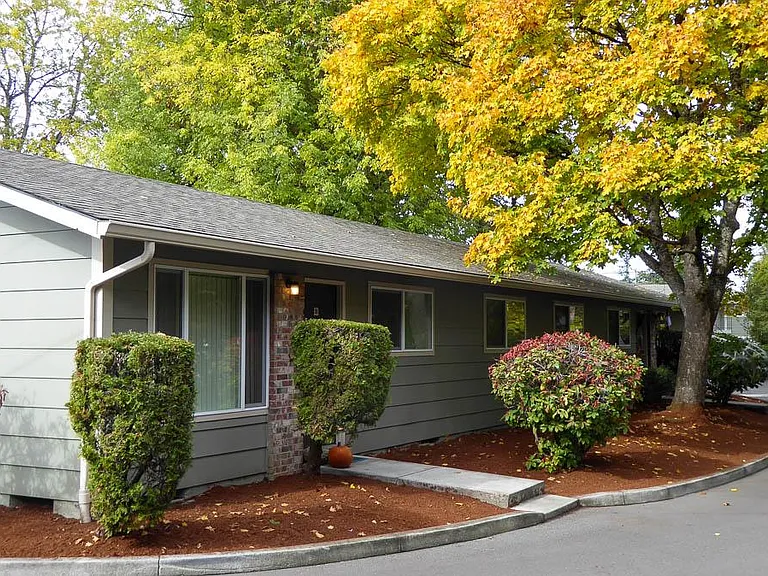 8858 SE Flavel St — Photo 10