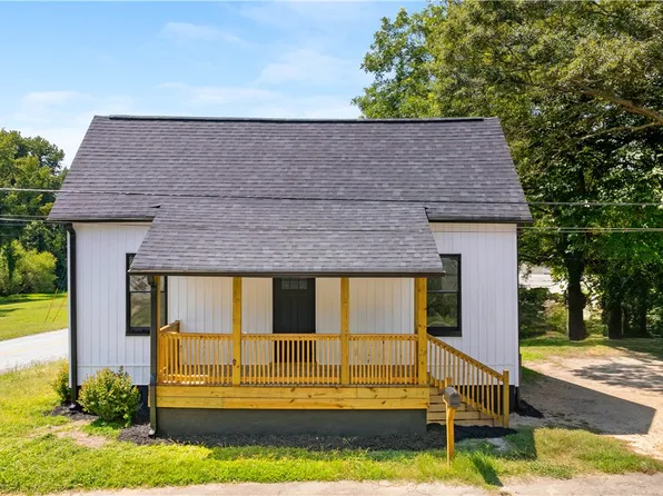 29 McGee St, Belton, SC 29627