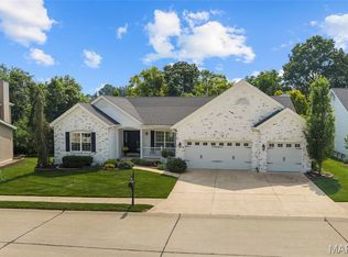 1136 New Ballwin Oaks Dr, Ballwin, MO 63021