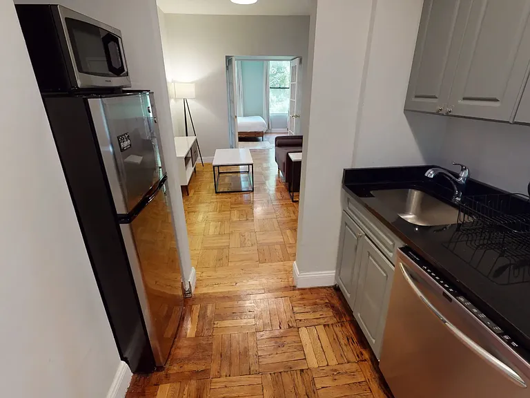 715 E 5th St #3C — Photo 3