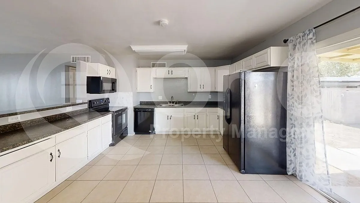 3 bed, 2.0 bath, 1128 sqft, $1,900 — Photo 2