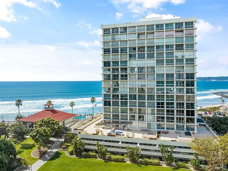 1720 Avenida Del Mundo #102 — Photo 42