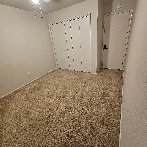 6 bed, 3308 sqft, $975 — Photo 4