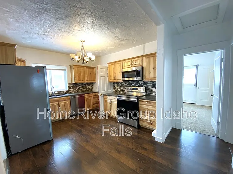 172 E 2 S #1 — Photo 2