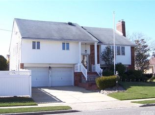 2912 Wynsum Ave, Merrick, NY 11566