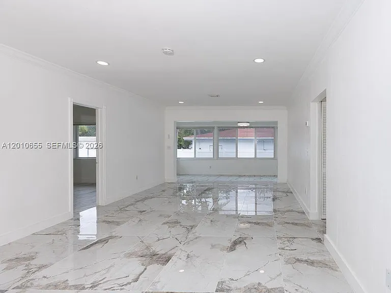 15925 NE 18th Ave — Photo 41