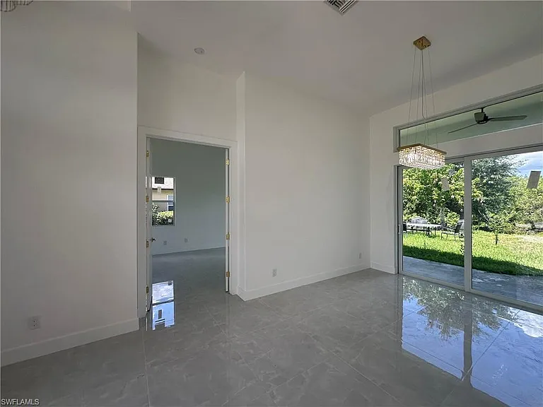 2220 SE 18th Ave — Photo 5