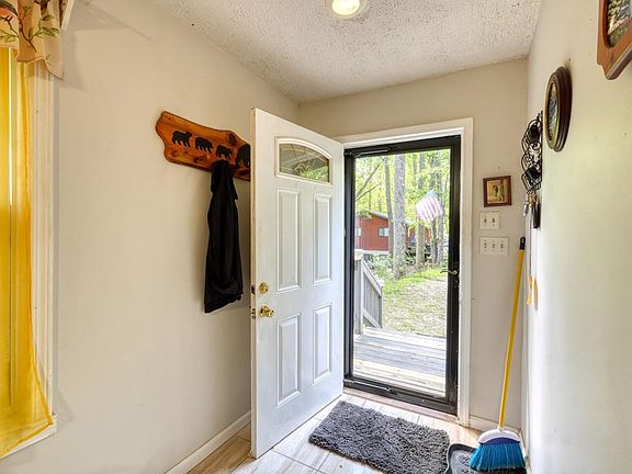 3rd image of 647 Happy Hollow Cir