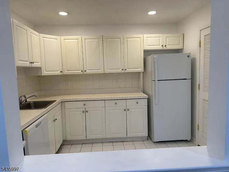 901 Stuyvesant Ave #106 — Photo 13