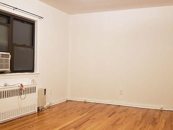5th image of 16224 Crocheron Ave APT 2B