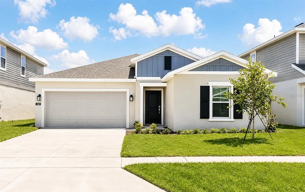 4 bed, 2.0 bath, 1936 sqft, $1,900 — Photo 1