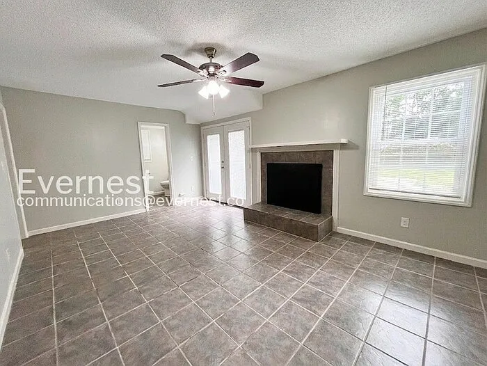 400 Wilcrest Dr — Photo 10