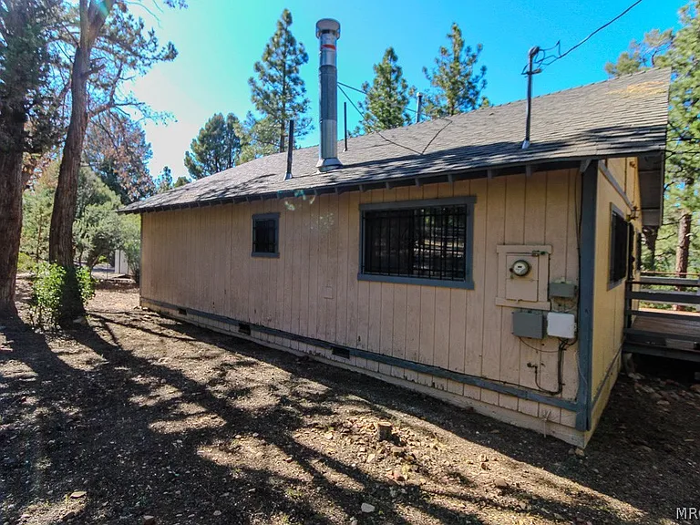 376 Santa Barbara Ave — Photo 22