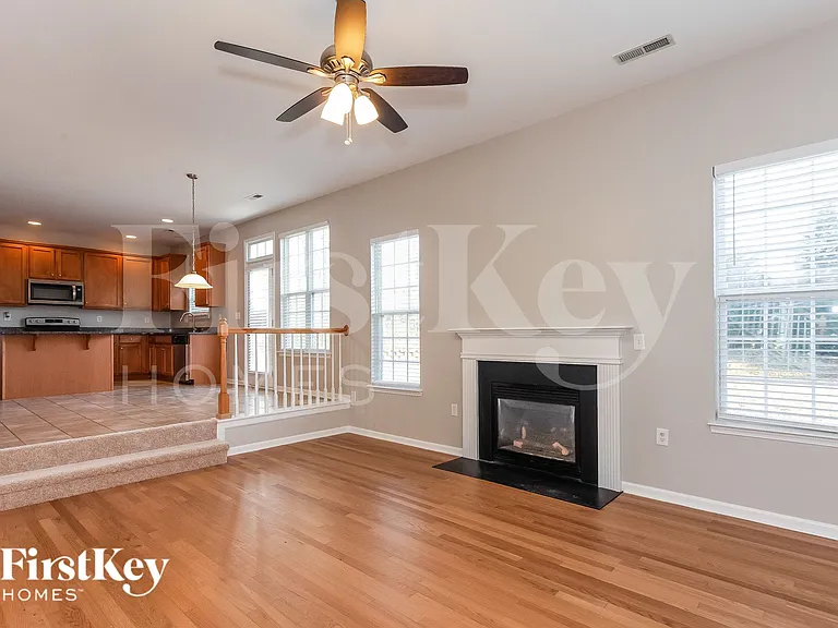 8524 Ridgeline Ln — Photo 3