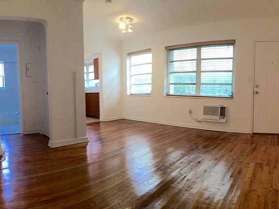 2nd image of 2115 Bay Dr APT 4