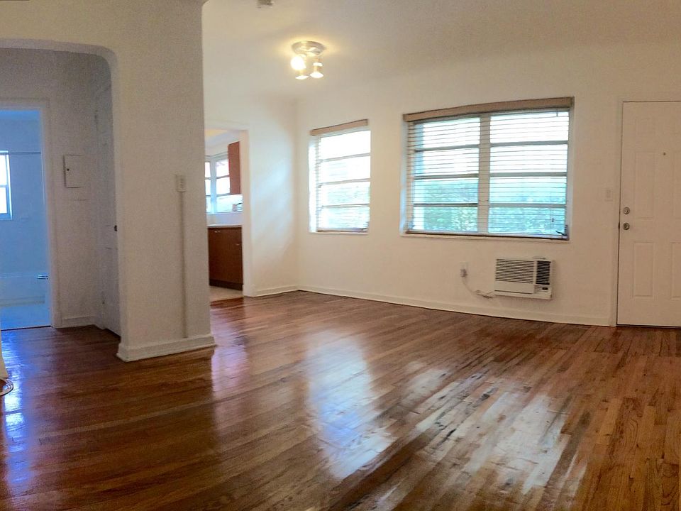 1st image of 2115 Bay Dr APT 4A