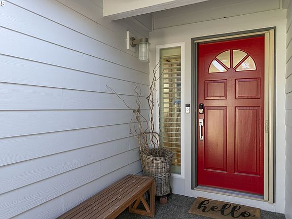2nd image of 3207 SE Balboa Dr
