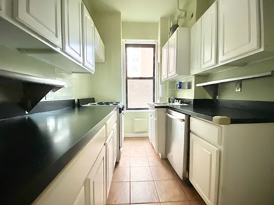 Rented by Bond New York | media 8