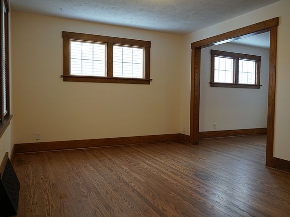 5th image of 3519 Dewey Ave