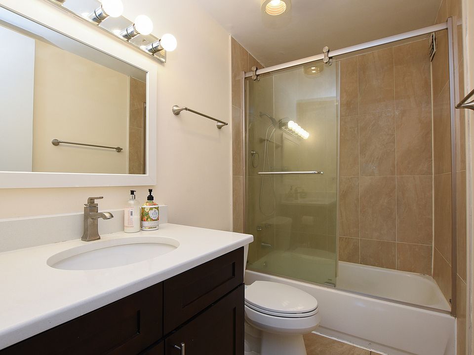 2nd image of 3001 S Michigan Ave Unit 1207