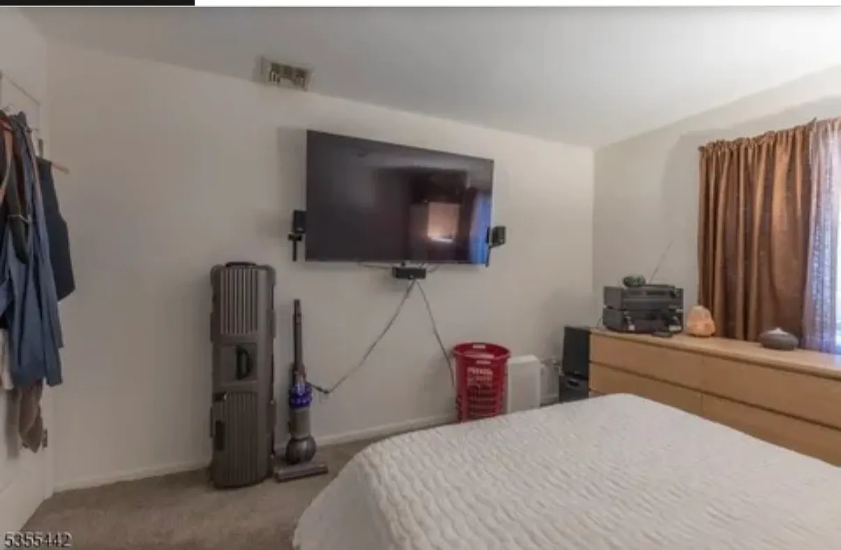 2 bed, 1100 sqft, $2,400 — Photo 3