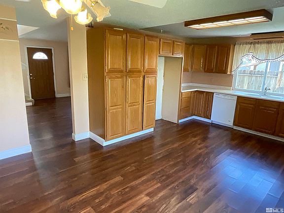5th image of 854 Glen Molly Dr