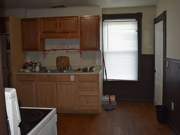 4th image of 812 Highland Ave