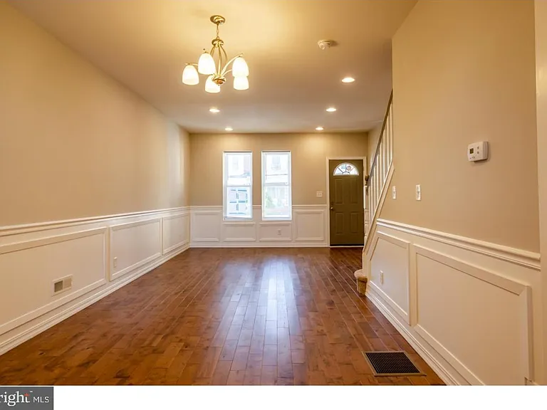 6241 N Woodstock St — Photo 2