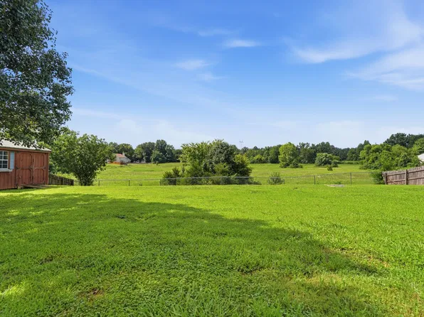 1239 California Dr, Murfreesboro, TN 37129