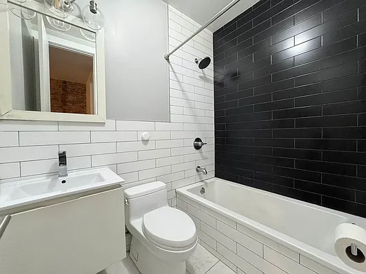 Bathroom, photo 1