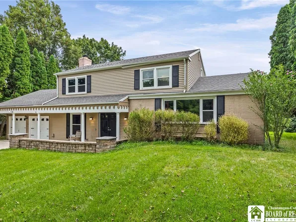 84 Deer Creek Rd, Pittsford, NY 14534