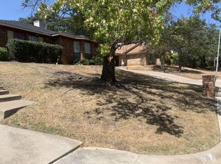 1904 Crooked Ln, Fort Worth, TX 76112