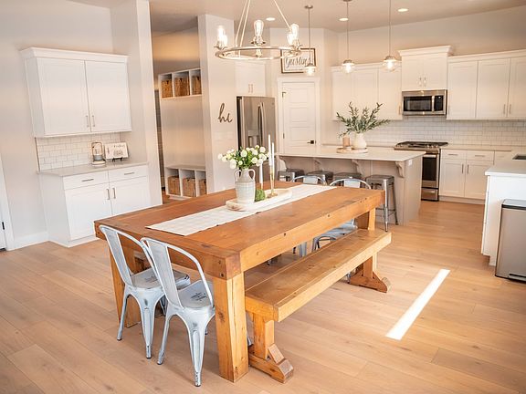 4th image of 1322 E Toliman Way