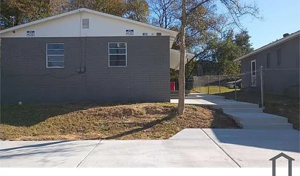 2412 Mason St — Photo 3