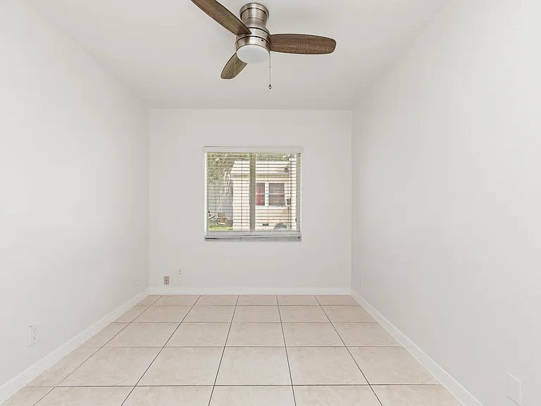 24 SW 6th St #2 — Photo 20