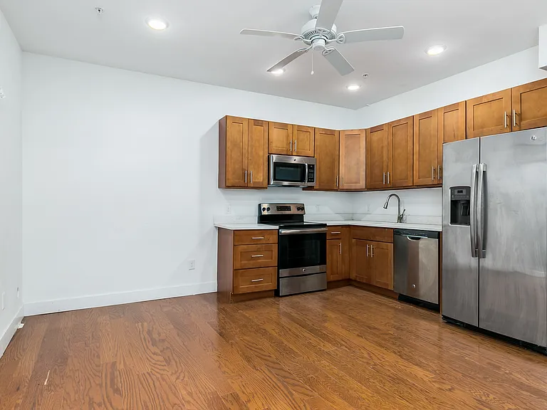 1639 Poplar St #LL2 — Photo 5