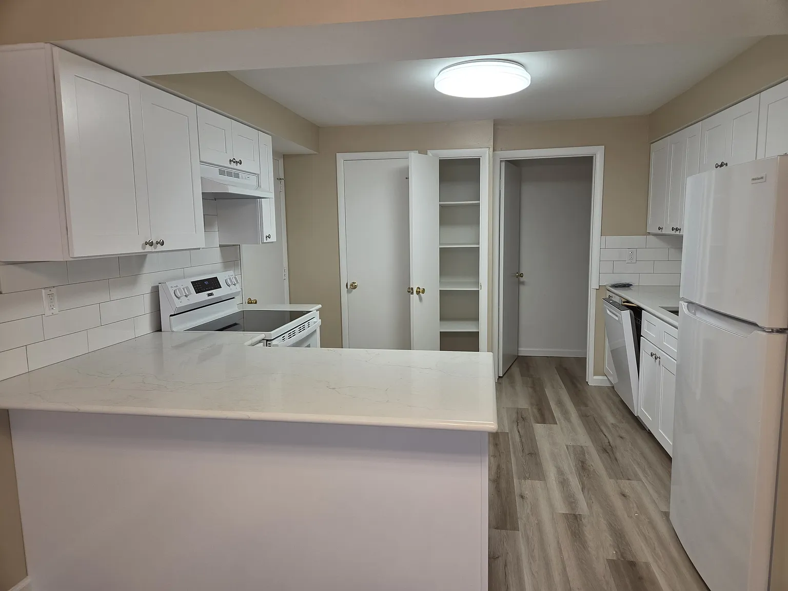 3 bed, 1.5 bath, 1488 sqft, $2,200 — Photo 4
