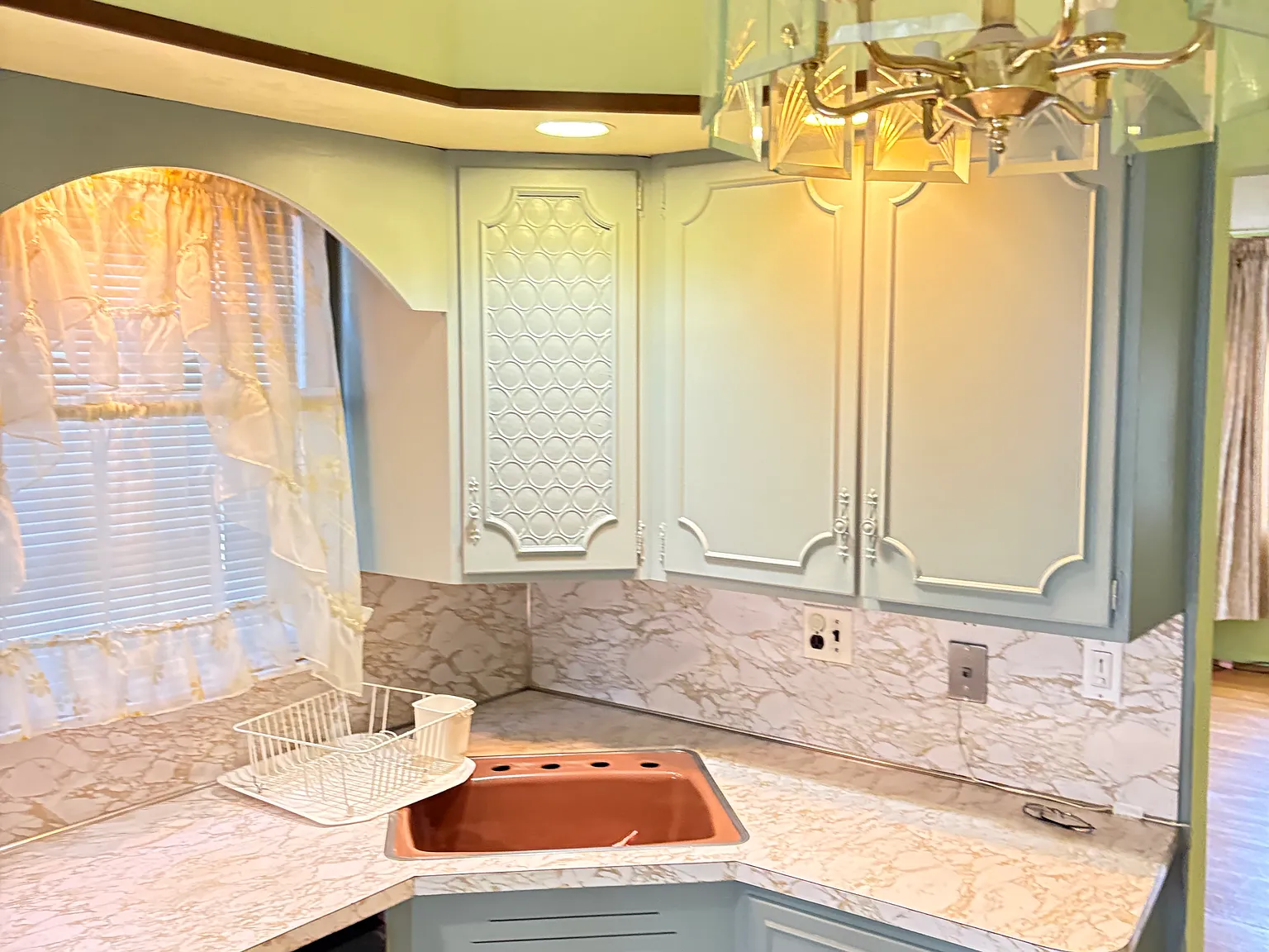 2 bed, 700 sqft, $3,000 — Photo 4