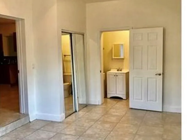 930 NW 19th Ave — Photo 1