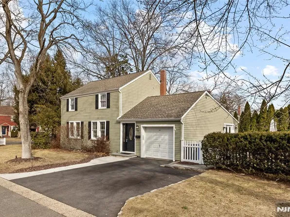 11 Sanford Ave, Emerson, NJ 07630