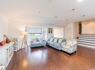 71 Glenwood Rd, Plainview, NY
